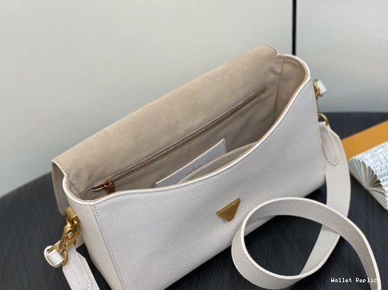 Cheap Soft LOUIS VUITTON Twist-27*19*9CM 0718
